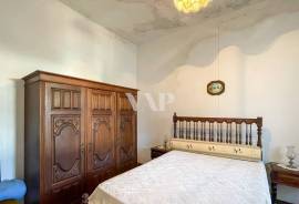 8-Bedroom House for Renovation in Semino, Near Quarteira