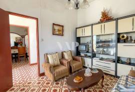 8-Bedroom House for Renovation in Semino, Near Quarteira
