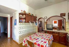 8-Bedroom House for Renovation in Semino, Near Quarteira