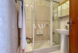 8-Bedroom House for Renovation in Semino, Near Quarteira