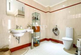 4 Bedroom Villa with Private Pool, Elevator and Luxury Basement in Vilamoura
