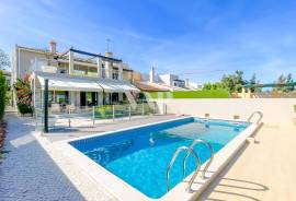 4 Bedroom Villa with Private Pool, Elevator and Luxury Basement in Vilamoura