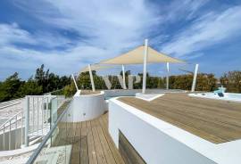 4-Bedroom Penthouse with Private Rooftop and Sea View at Lakes 24, Vilamoura