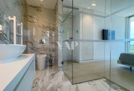 4-Bedroom Penthouse with Private Rooftop and Sea View at Lakes 24, Vilamoura