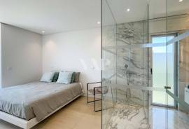 4-Bedroom Penthouse with Private Rooftop and Sea View at Lakes 24, Vilamoura