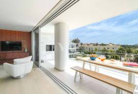 4-Bedroom Penthouse with Private Rooftop and Sea View at Lakes 24, Vilamoura