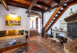 Single-Storey 3+1 Bedroom Villa with Pool and Rustic Charm in Salir