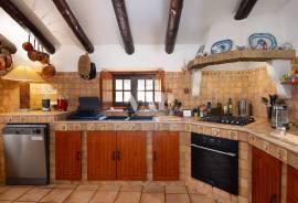 Single-Storey 3+1 Bedroom Villa with Pool and Rustic Charm in Salir