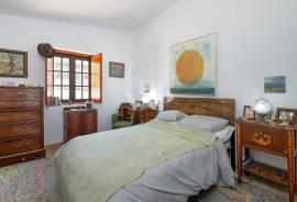 Single-Storey 3+1 Bedroom Villa with Pool and Rustic Charm in Salir