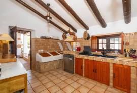 Single-Storey 3+1 Bedroom Villa with Pool and Rustic Charm in Salir