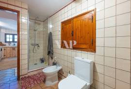 Single-Storey 3+1 Bedroom Villa with Pool and Rustic Charm in Salir