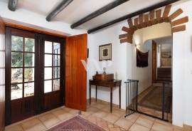 Single-Storey 3+1 Bedroom Villa with Pool and Rustic Charm in Salir