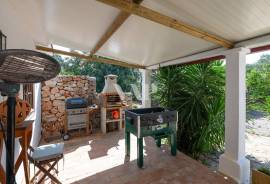 Single-Storey 3+1 Bedroom Villa with Pool and Rustic Charm in Salir