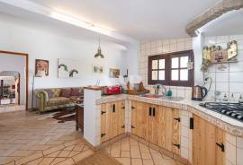 Single-Storey 3+1 Bedroom Villa with Pool and Rustic Charm in Salir