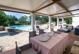 Single-Storey 3+1 Bedroom Villa with Pool and Rustic Charm in Salir