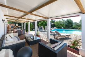 Single-Storey 3+1 Bedroom Villa with Pool and Rustic Charm in Salir