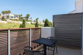 Top Floor 2 bed Apartment with Ocean View