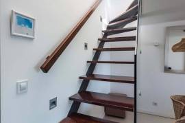 Top Floor 2 bed Apartment with Ocean View
