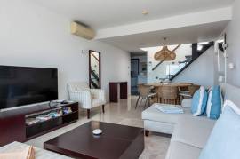 Top Floor 2 bed Apartment with Ocean View