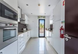 Top Floor 2 bed Apartment with Ocean View