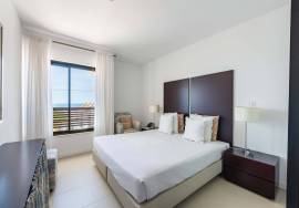 Top Floor 2 bed Apartment with Ocean View