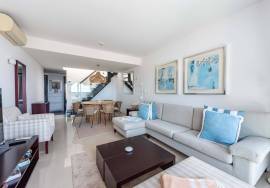 Top Floor 2 bed Apartment with Ocean View