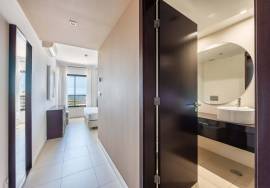 Top Floor 2 bed Apartment with Ocean View