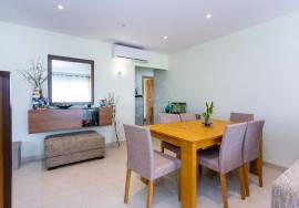 Tavira 2 bed top floor apartment with private rooftop terrace & parking