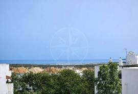 Tavira 2 bed top floor apartment with private rooftop terrace & parking