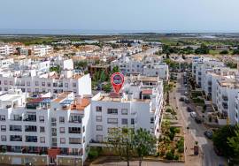 Tavira 2 bed top floor apartment with private rooftop terrace & parking