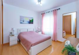 Tavira 2 bed top floor apartment with private rooftop terrace & parking