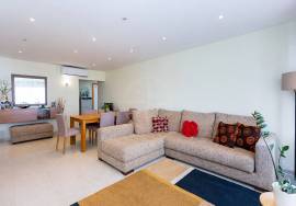 Tavira 2 bed top floor apartment with private rooftop terrace & parking