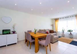 Tavira 2 bed top floor apartment with private rooftop terrace & parking