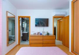 Tavira 2 bed top floor apartment with private rooftop terrace & parking
