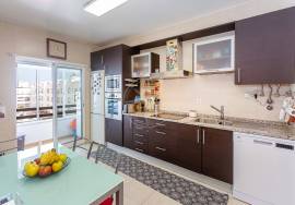 Tavira 2 bed top floor apartment with private rooftop terrace & parking