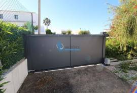 Single Story 2 Bedroom Villa with Extension Project, Swimming Pool and Excellent Location in Guia, Albufeira