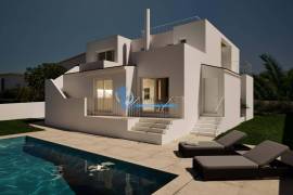 Single Story 2 Bedroom Villa with Extension Project, Swimming Pool and Excellent Location in Guia, Albufeira