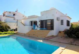 Single Story 2 Bedroom Villa with Extension Project, Swimming Pool and Excellent Location in Guia, Albufeira