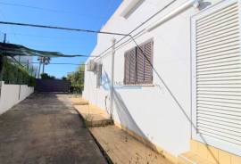 Single Story 2 Bedroom Villa with Extension Project, Swimming Pool and Excellent Location in Guia, Albufeira