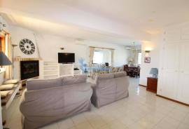 Single Story 2 Bedroom Villa with Extension Project, Swimming Pool and Excellent Location in Guia, Albufeira