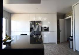 ALBUFEIRA - ELEGANT 3 BED TOWHOUSE INCLUDING A SEPARATE APARTMENT - COMMUNAL SWIMMING POOL