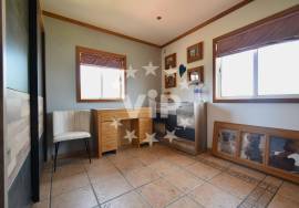 ALBUFEIRA - ELEGANT 3 BED TOWHOUSE INCLUDING A SEPARATE APARTMENT - COMMUNAL SWIMMING POOL
