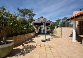 ALBUFEIRA - ELEGANT 3 BED TOWHOUSE INCLUDING A SEPARATE APARTMENT - COMMUNAL SWIMMING POOL