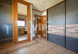 ALBUFEIRA - ELEGANT 3 BED TOWHOUSE INCLUDING A SEPARATE APARTMENT - COMMUNAL SWIMMING POOL