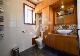 ALBUFEIRA - ELEGANT 3 BED TOWHOUSE INCLUDING A SEPARATE APARTMENT - COMMUNAL SWIMMING POOL