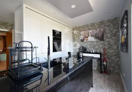 ALBUFEIRA - ELEGANT 3 BED TOWHOUSE INCLUDING A SEPARATE APARTMENT - COMMUNAL SWIMMING POOL