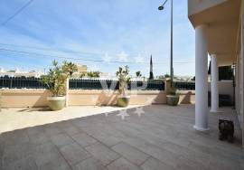 ALBUFEIRA - ELEGANT 3 BED TOWHOUSE INCLUDING A SEPARATE APARTMENT - COMMUNAL SWIMMING POOL