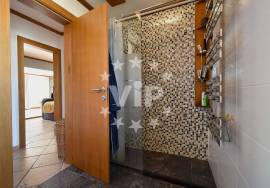ALBUFEIRA - ELEGANT 3 BED TOWHOUSE INCLUDING A SEPARATE APARTMENT - COMMUNAL SWIMMING POOL