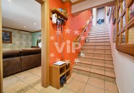 ALBUFEIRA - ELEGANT 3 BED TOWHOUSE INCLUDING A SEPARATE APARTMENT - COMMUNAL SWIMMING POOL