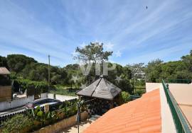 ALBUFEIRA - ELEGANT 3 BED TOWHOUSE INCLUDING A SEPARATE APARTMENT - COMMUNAL SWIMMING POOL